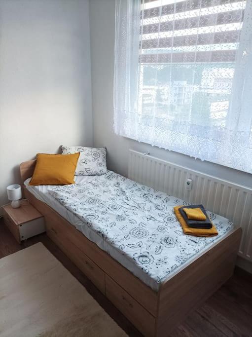 Byt V Centre Mesta Снина Екстер'єр фото